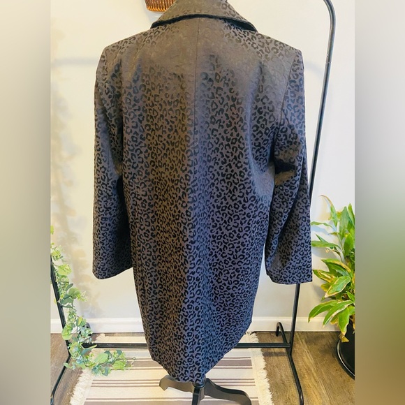 Black on black animal print coat! - Picture 7 of 7